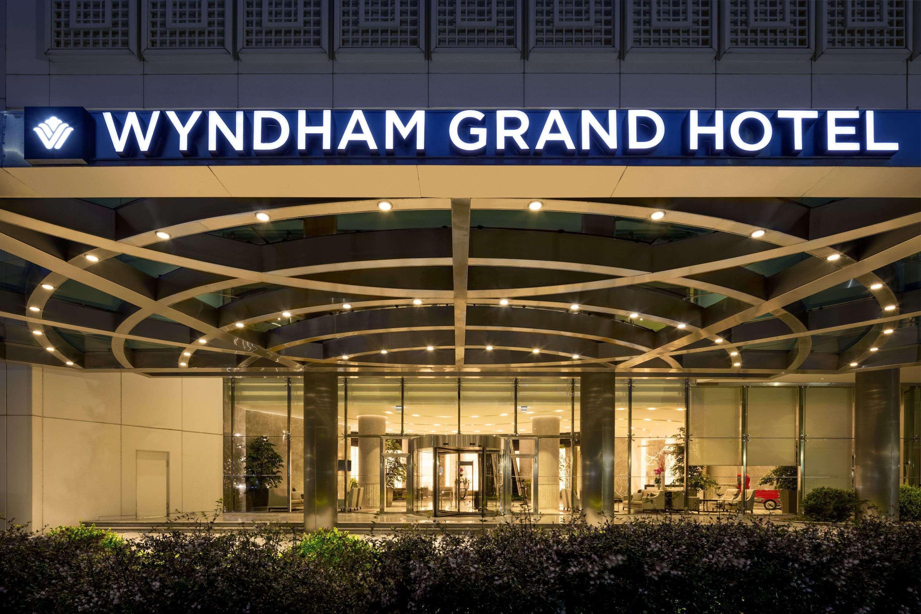 Отель Wyndham Grand Istanbul Europe Экстерьер фото